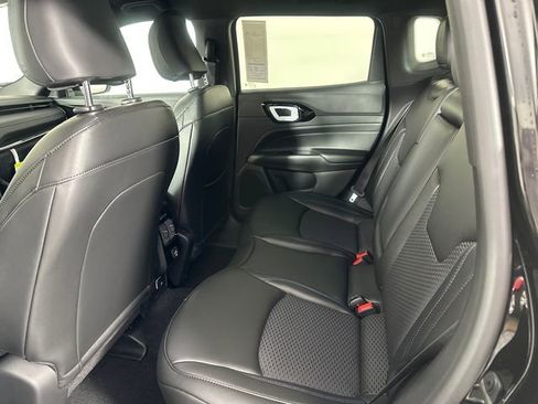 New 2026 Jeep Compass Latitude image 13