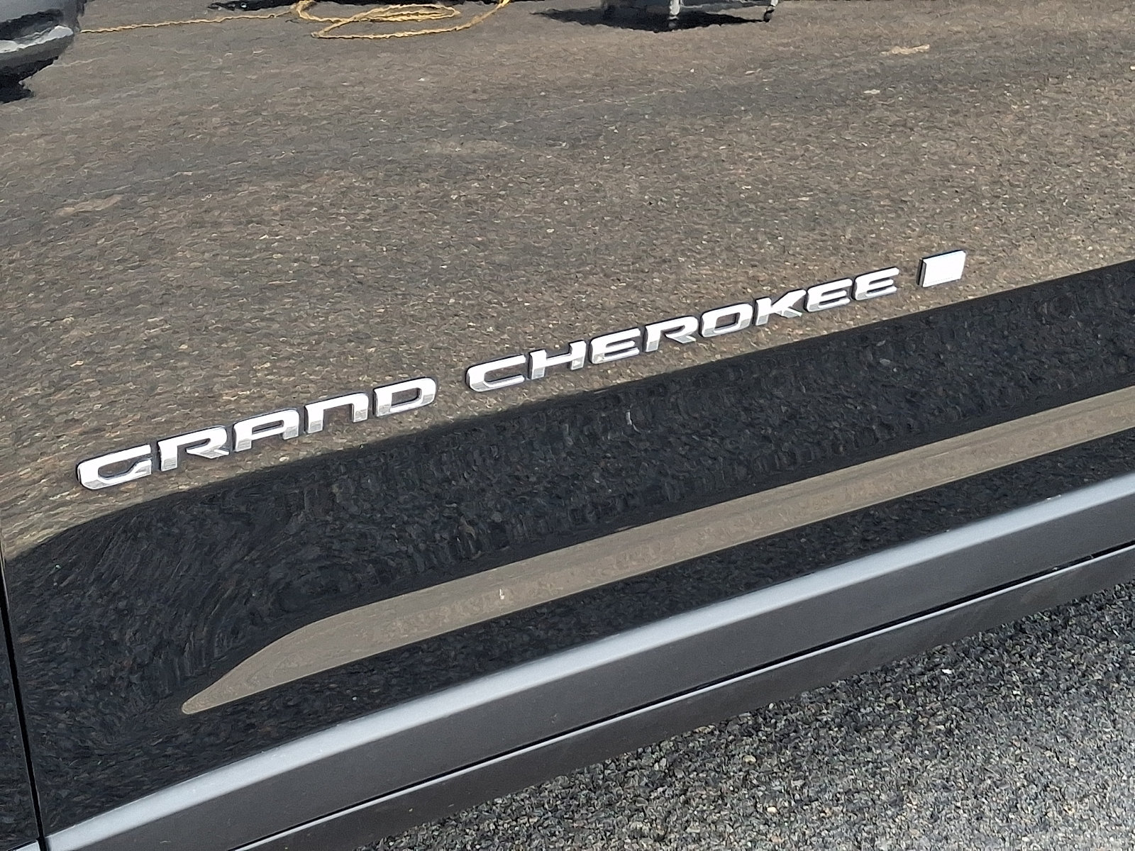 Used 2023 Jeep Grand Cherokee Laredo w/ Luxury Tech Group I AWD/4WD image 29