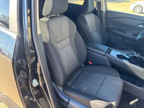 Used 2025 Nissan Rogue SV image 37