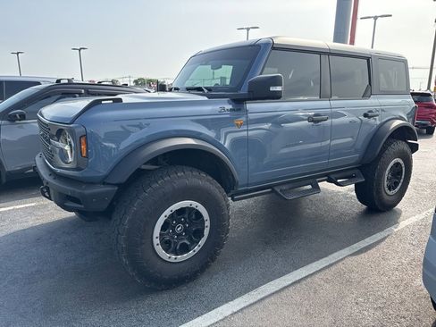 Used 2024 Ford Bronco Badlands AWD/4WD image 3