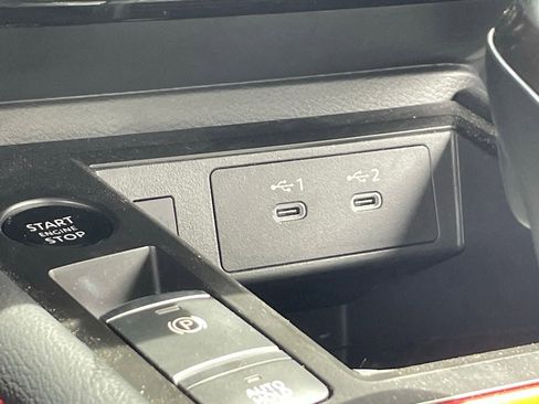 Used 2025 Nissan Kicks SR image 12