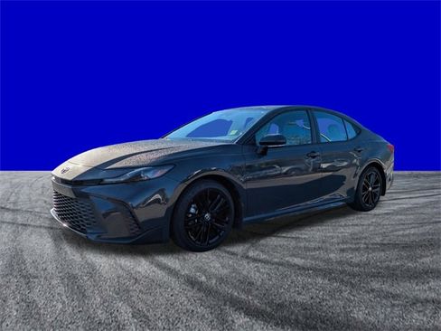 Used 2025 Toyota Camry SE image 8