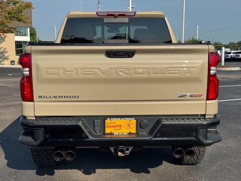 Used 2023 Chevrolet Silverado 1500 ZR2 AWD/4WD image 5