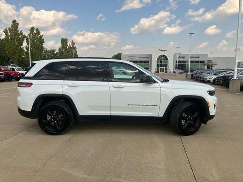 Certified 2022 Jeep Grand Cherokee Altitude AWD/4WD image 5