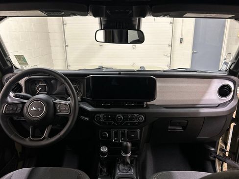 Used 2025 Jeep Wrangler Sport AWD/4WD image 15