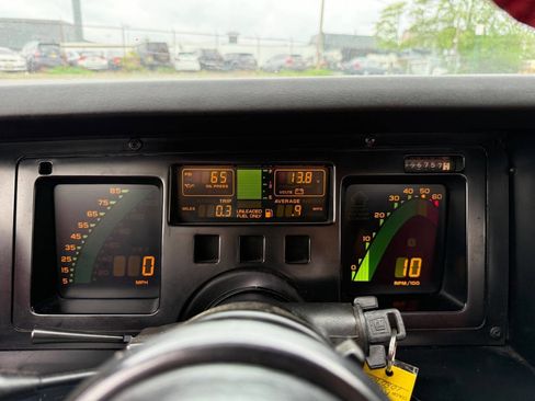 Used 1987 Chevrolet Corvette Convertible RWD image 10