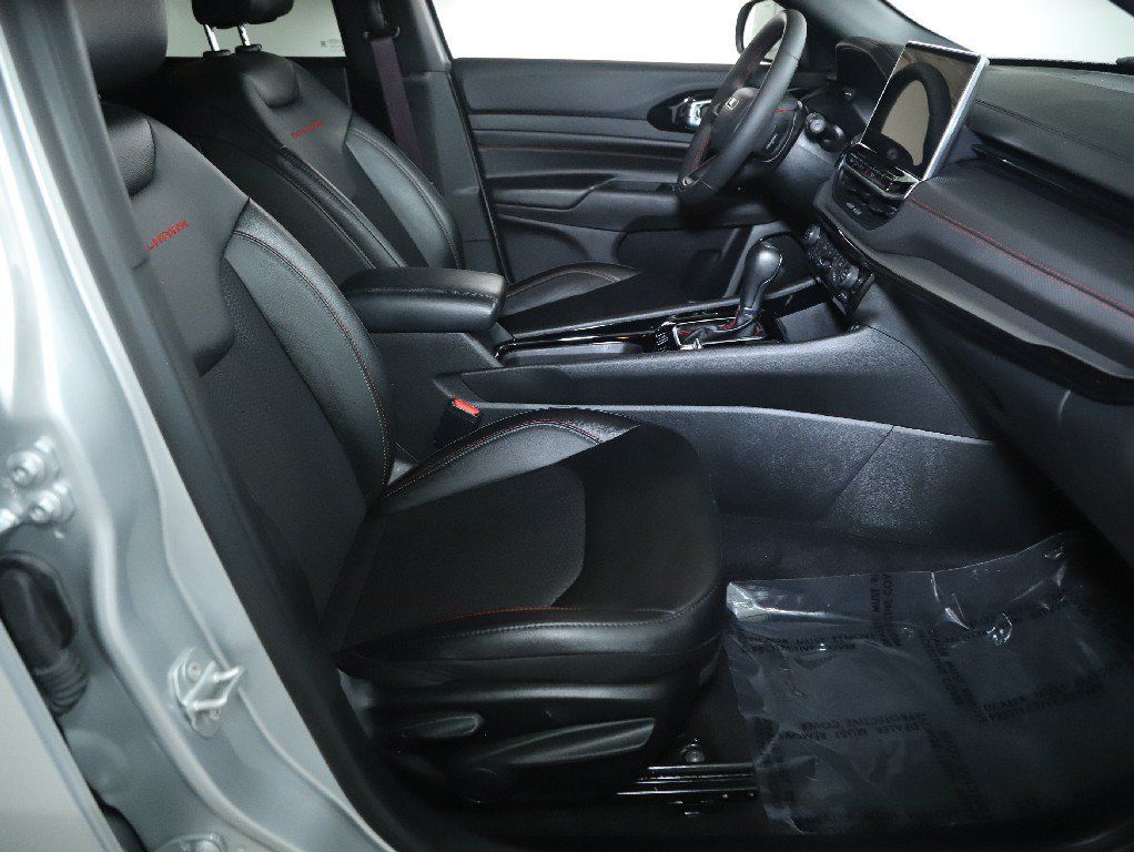 Used 2025 Jeep Compass Trailhawk AWD/4WD image 34
