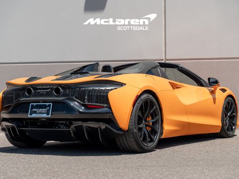 Used 2025 McLaren Artura Spider RWD image 7