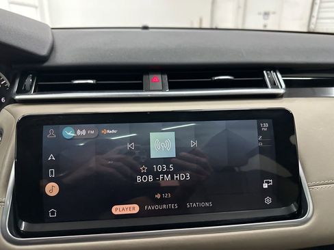 Used 2022 Land Rover Range Rover Velar R-Dynamic S image 15