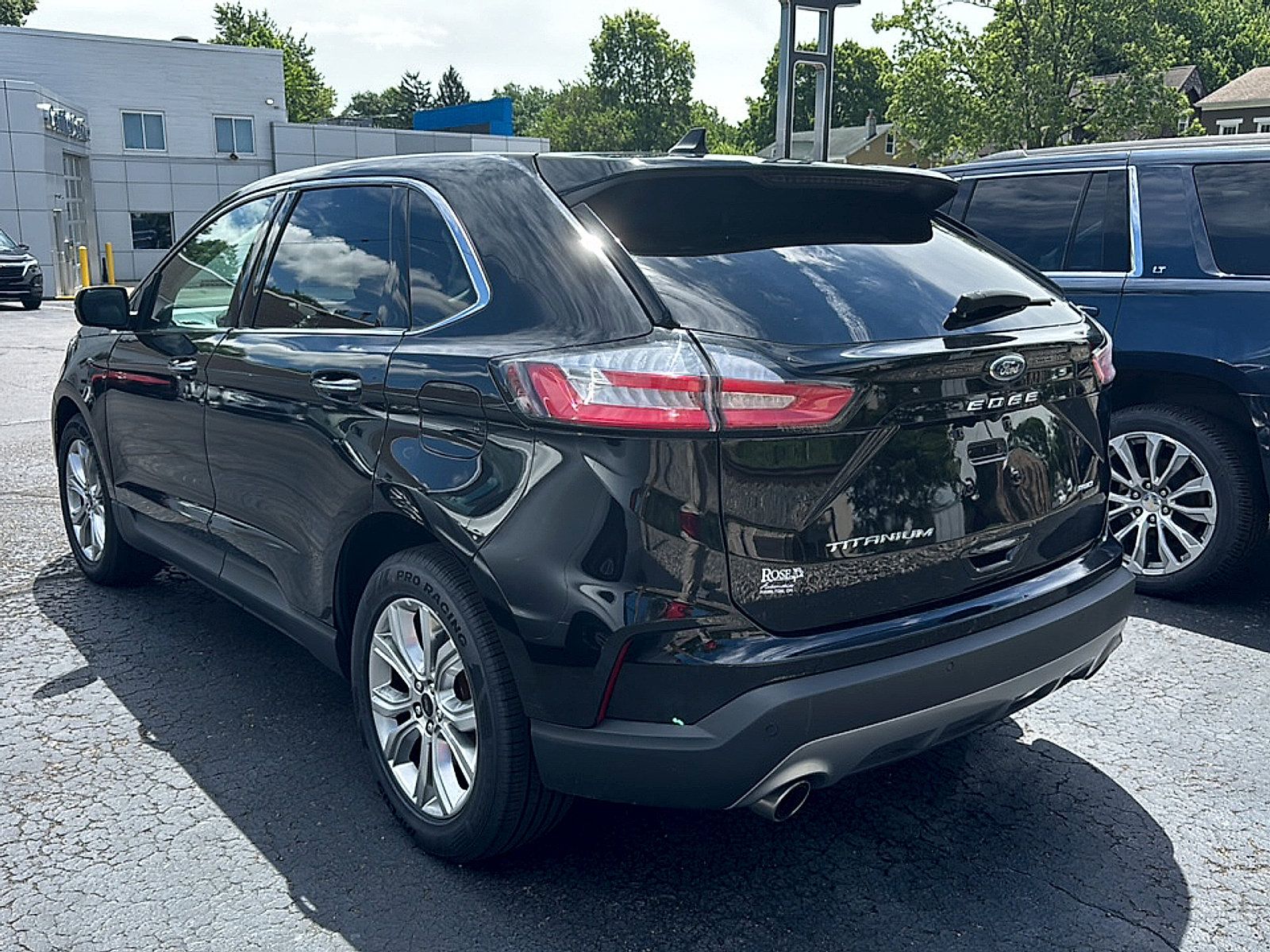 Used 2024 Ford Edge Titanium AWD/4WD image 5