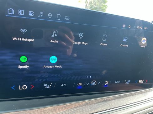 Used 2025 Chevrolet Suburban Z71 image 32