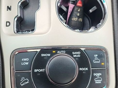 Used 2013 Jeep Grand Cherokee Overland image 12