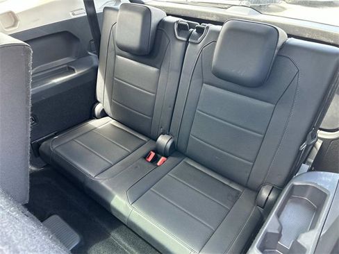 Used 2020 Volkswagen Tiguan SE w/ Panoramic Sunroof Package image 19