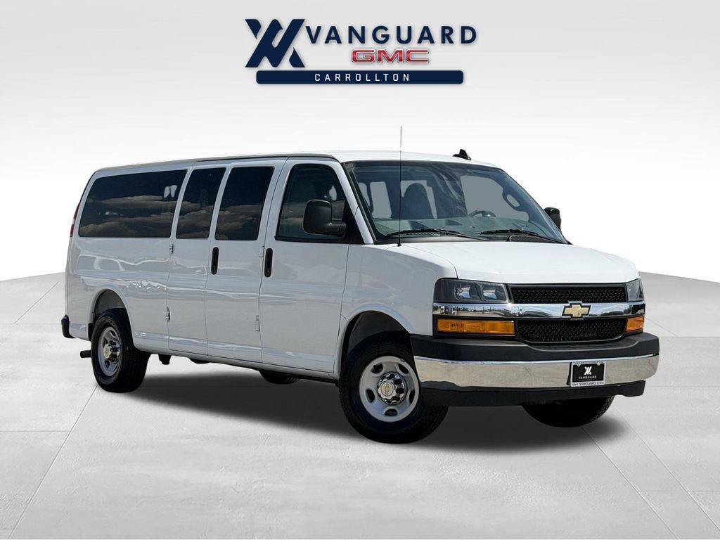 Used 2025 Chevrolet Express 3500 LT w/ LT Preferred Equipment Group RWD image 1