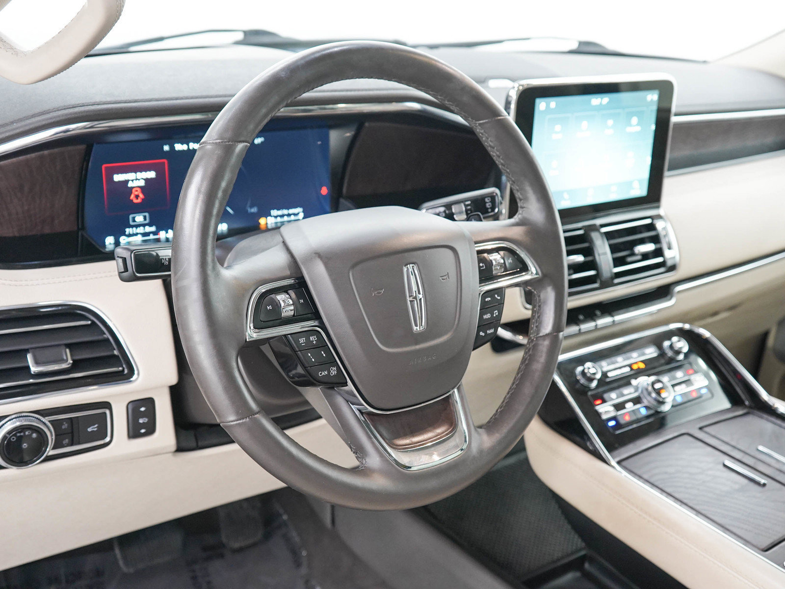 Used 2021 Lincoln Navigator Reserve w/ Luxury Package AWD/4WD image 23