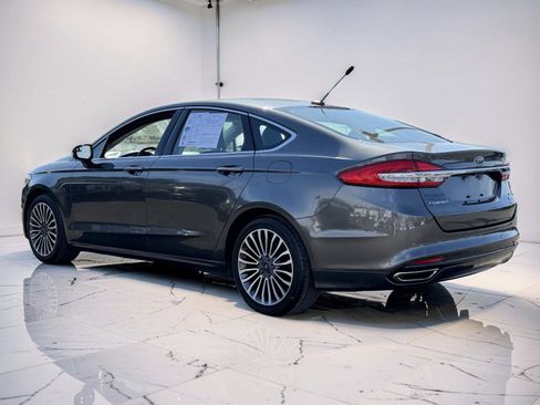 Used 2017 Ford Fusion SE w/ Fusion SE Technology Package image 3