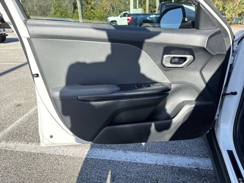 Used 2025 Kia K4 LXS image 17