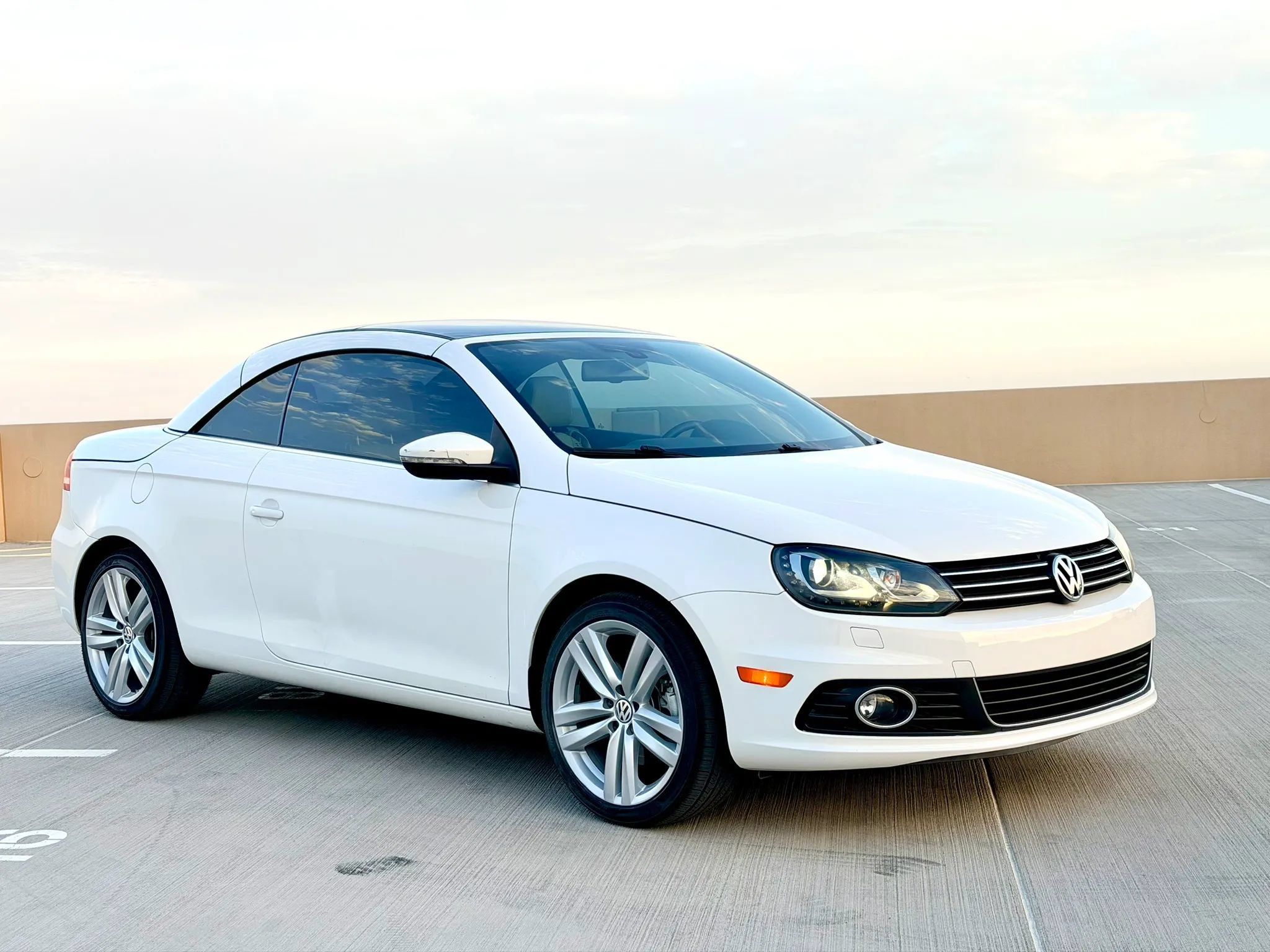 Used 2014 Volkswagen Eos Executive FWD image 5