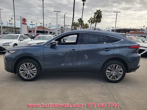 Certified 2024 Toyota Venza XLE AWD/4WD image 7