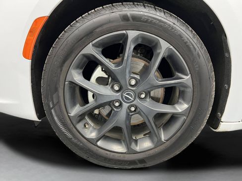 Used 2025 Chrysler Pacifica Limited FWD image 10