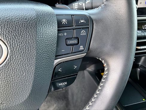 Used 2025 Toyota Camry SE image 21