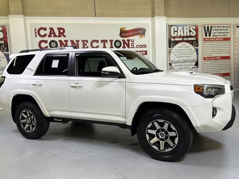 Used 2021 Toyota 4Runner TRD Off-Road Premium w/ Moonroof Package AWD/4WD image 10