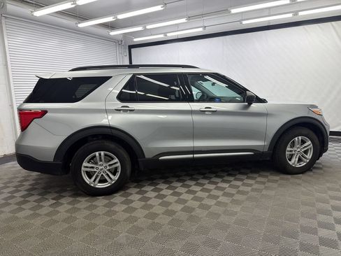 Used 2024 Ford Explorer XLT RWD image 6