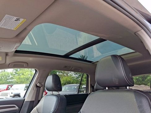 Certified 2022 Volkswagen Atlas SE w/ Panoramic Sunroof Package AWD/4WD image 19
