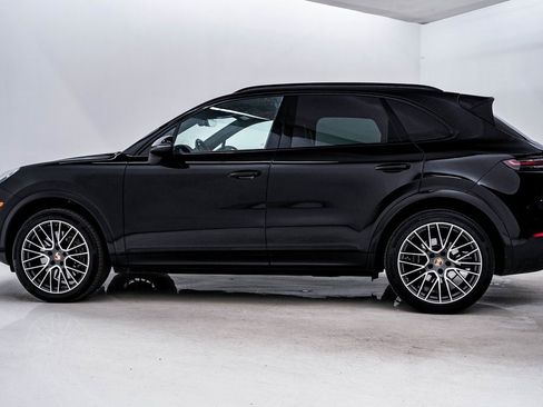 Certified 2022 Porsche Cayenne image 2