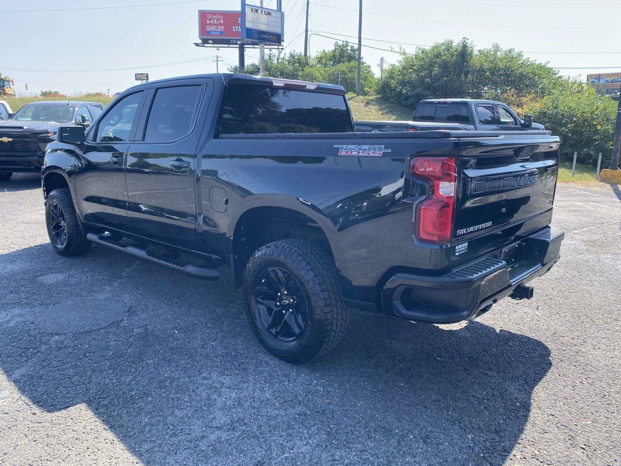 Used 2020 Chevrolet Silverado 1500 LT Trail Boss AWD/4WD image 6