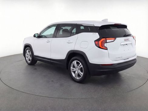 Used 2024 GMC Terrain SLE image 4