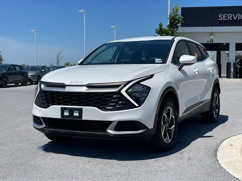Used 2023 Kia Sportage LX AWD/4WD image 3