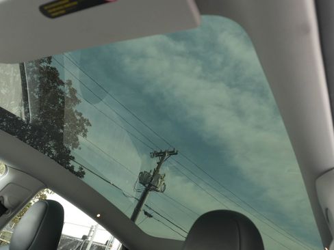 Used 2024 Tesla Model Y Long Range image 15