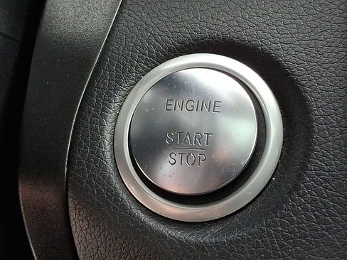 Used 2019 Mercedes-Benz GLC 300 4MATIC image 26