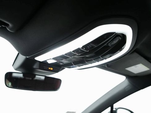 Certified 2025 Porsche Macan image 26