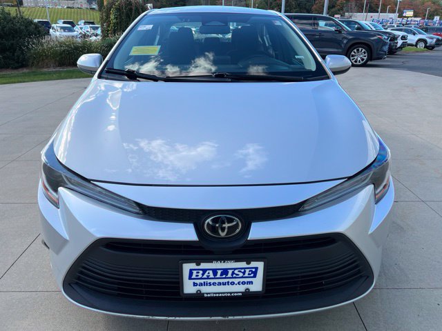 Used 2024 Toyota Corolla LE FWD image 2