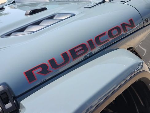 Used 2024 Jeep Gladiator Rubicon AWD/4WD image 8