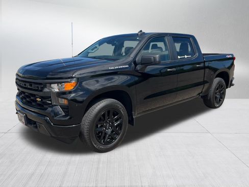 Used 2022 Chevrolet Silverado 1500 Custom AWD/4WD image 3