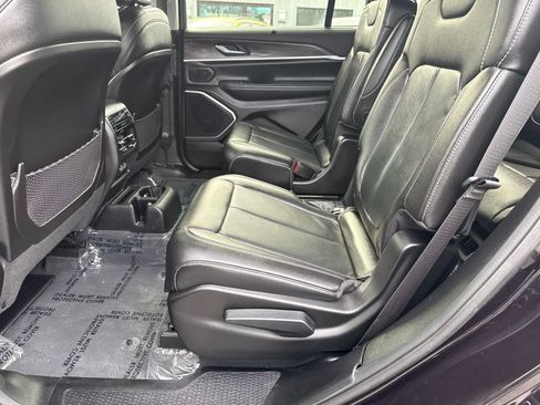 Used 2023 Jeep Grand Cherokee L Limited w/ Luxury Tech Group II image 13