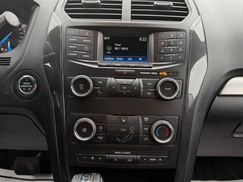 Used 2018 Ford Explorer XLT FWD image 23