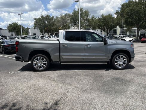 Used 2024 Chevrolet Silverado 1500 High Country w/ High Country Premium Package AWD/4WD image 3