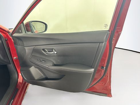Used 2024 Nissan Sentra SV FWD image 30