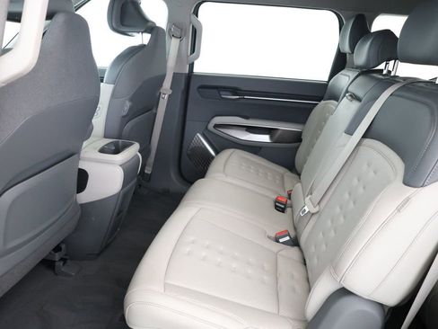 Used 2024 Kia EV9 Wind image 21