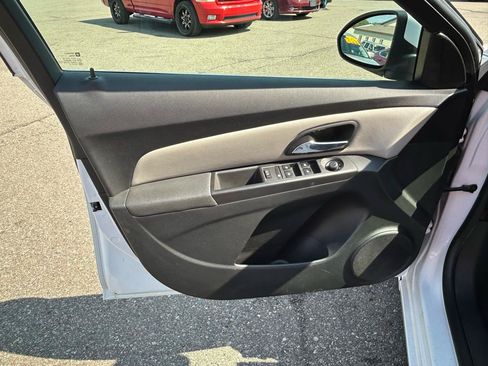 Used 2015 Chevrolet Cruze LT FWD image 14