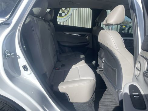 Used 2024 INFINITI QX50 Sensory image 16