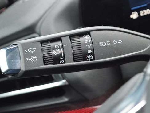 Used 2025 Chevrolet Traverse Z71 w/ Driver Confidence Package AWD/4WD image 32