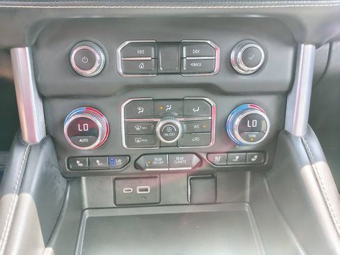 Used 2023 GMC Yukon SLT w/ SLT Luxury Package AWD/4WD image 6