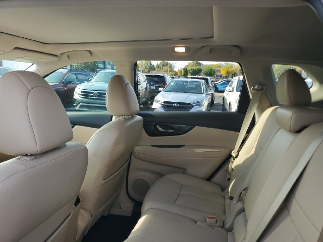 Used 2017 Nissan Rogue SL w/ SL Premium Package FWD image 9