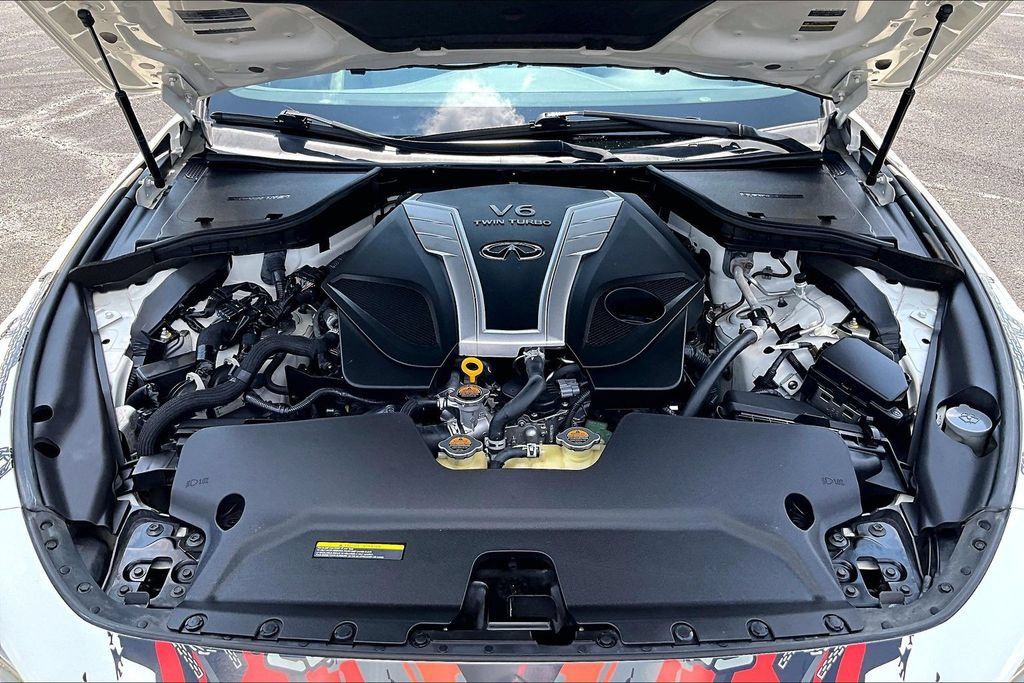 Used 2018 INFINITI Q60 3.0t Luxe RWD image 9