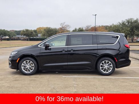 New 2026 Chrysler Pacifica Select AWD/4WD image 3